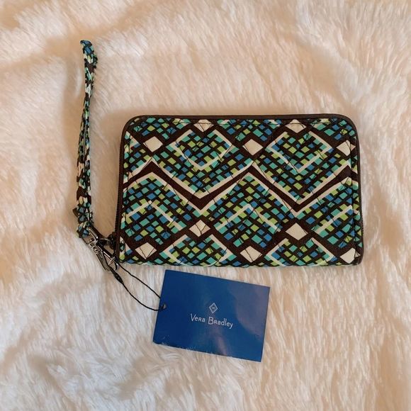 Vera Bradley Handbags - NWT Vera Bradley Wristlet Wallet